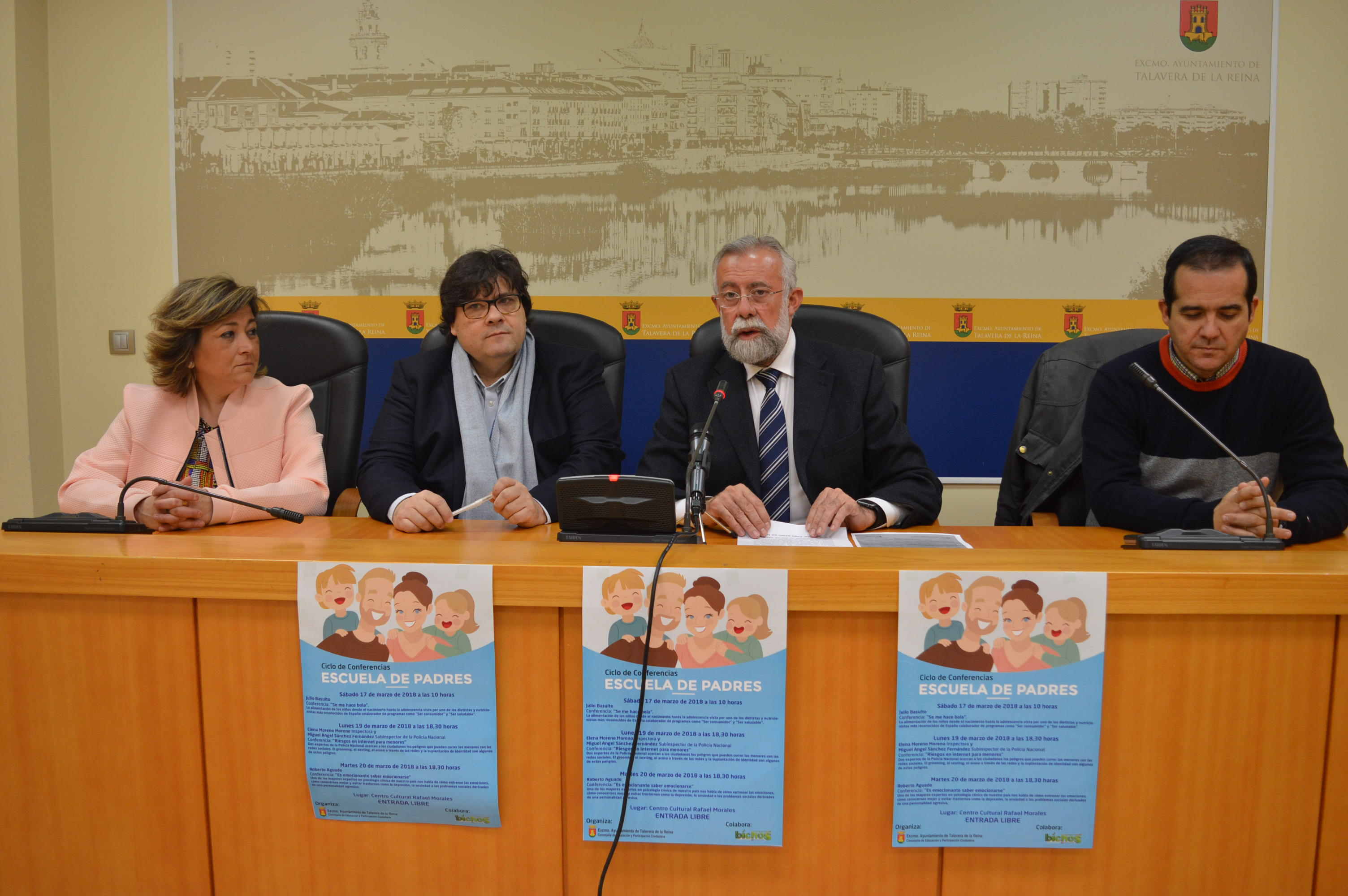 Presentación del por el ciclo de Conferencias Escuela de Padres