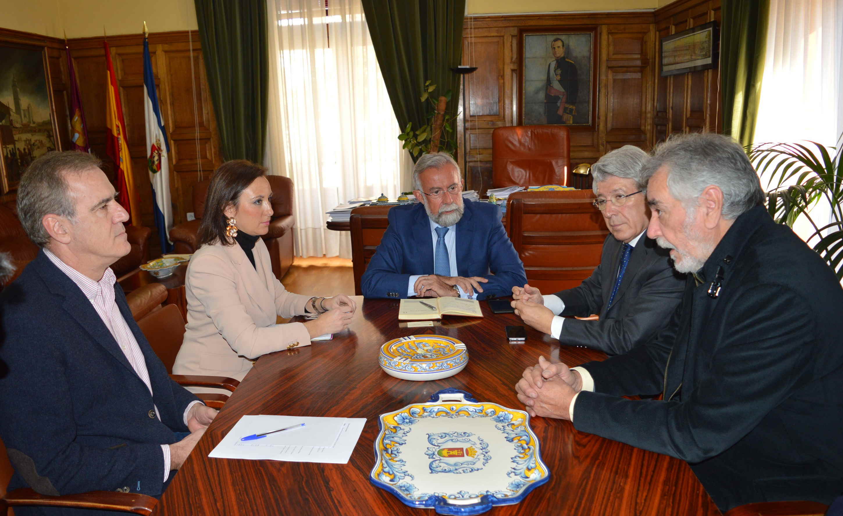 Reunión del alcalde con Enrique Cerezo
