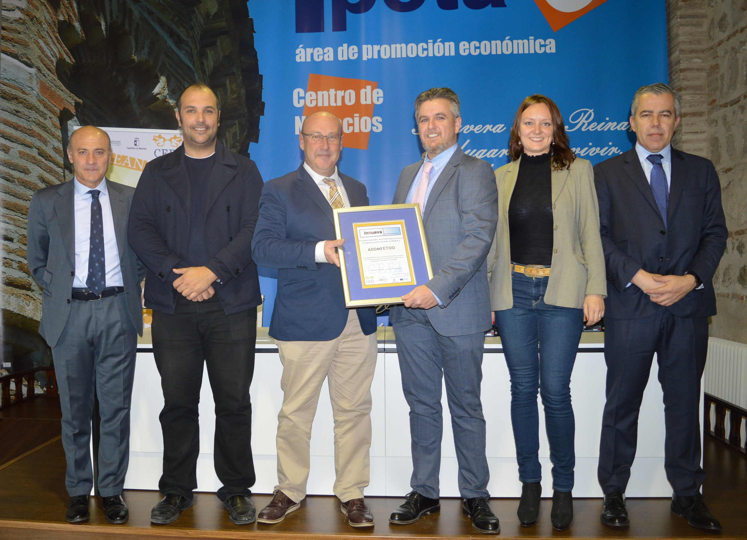 Castillo, en la entrega del distintivo Marca Innueva