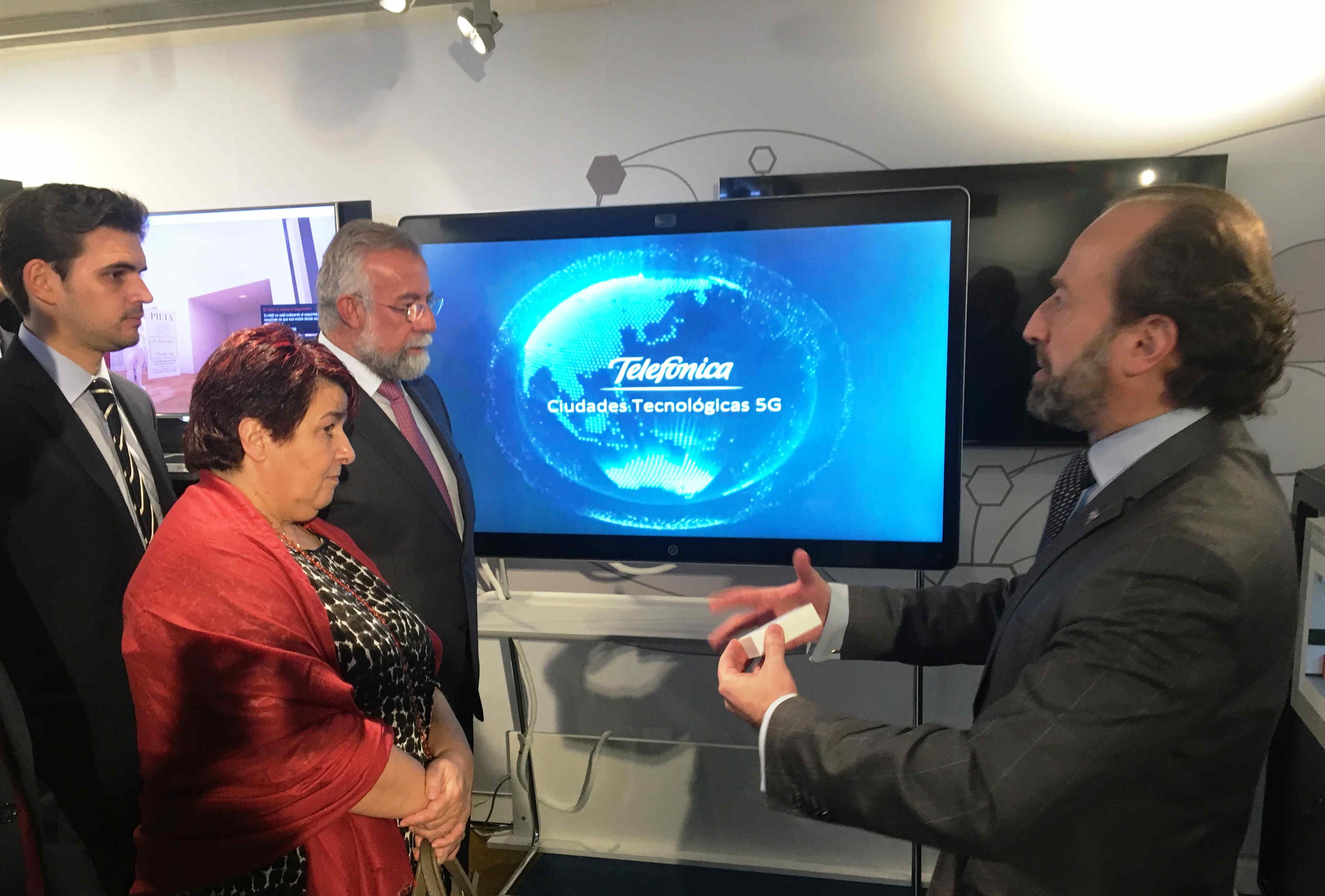 Ramos y Serrano en el Centro de Demostración de Telefónica