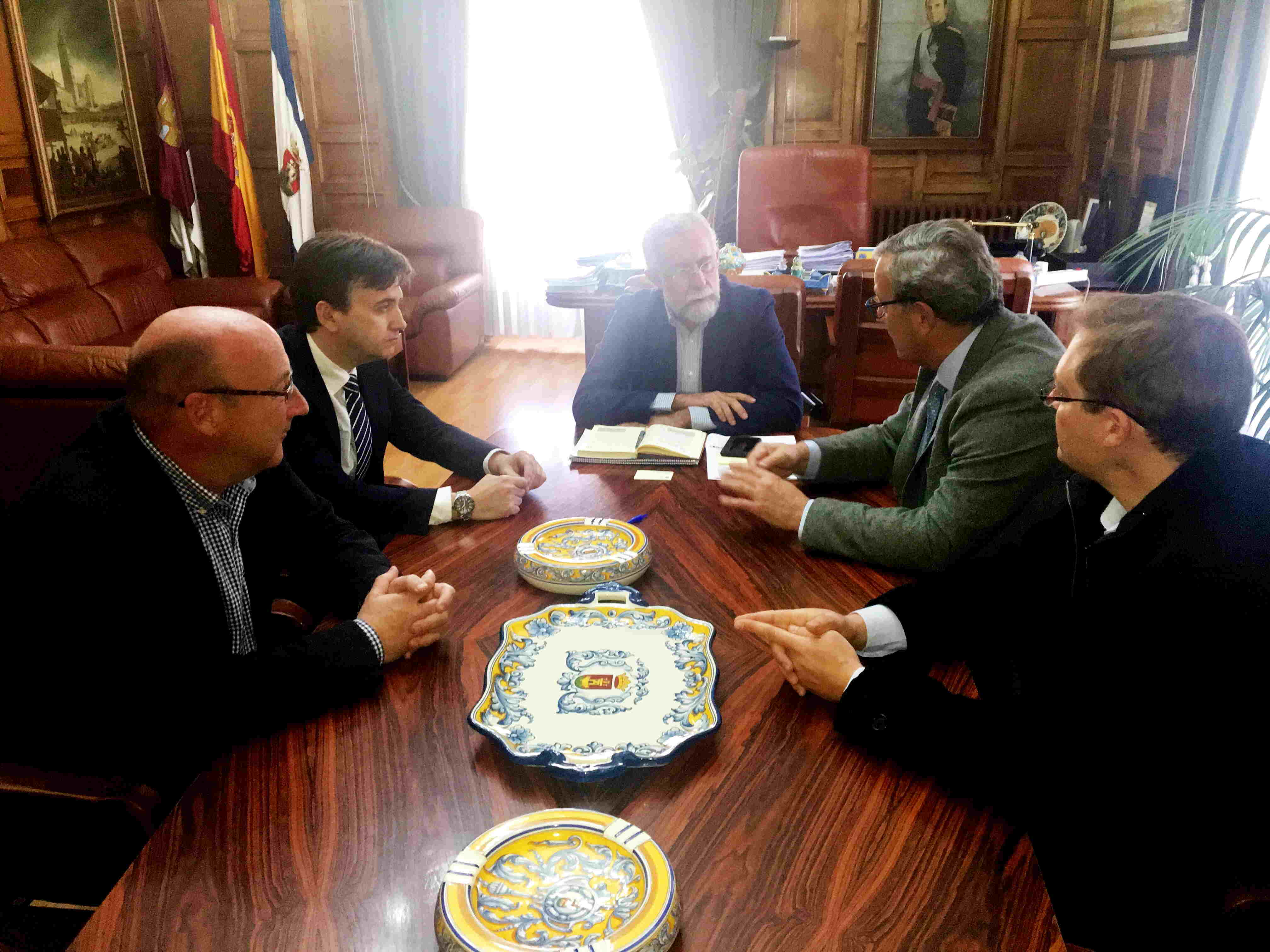 Ramos, durante la reunión con directivos de elparking