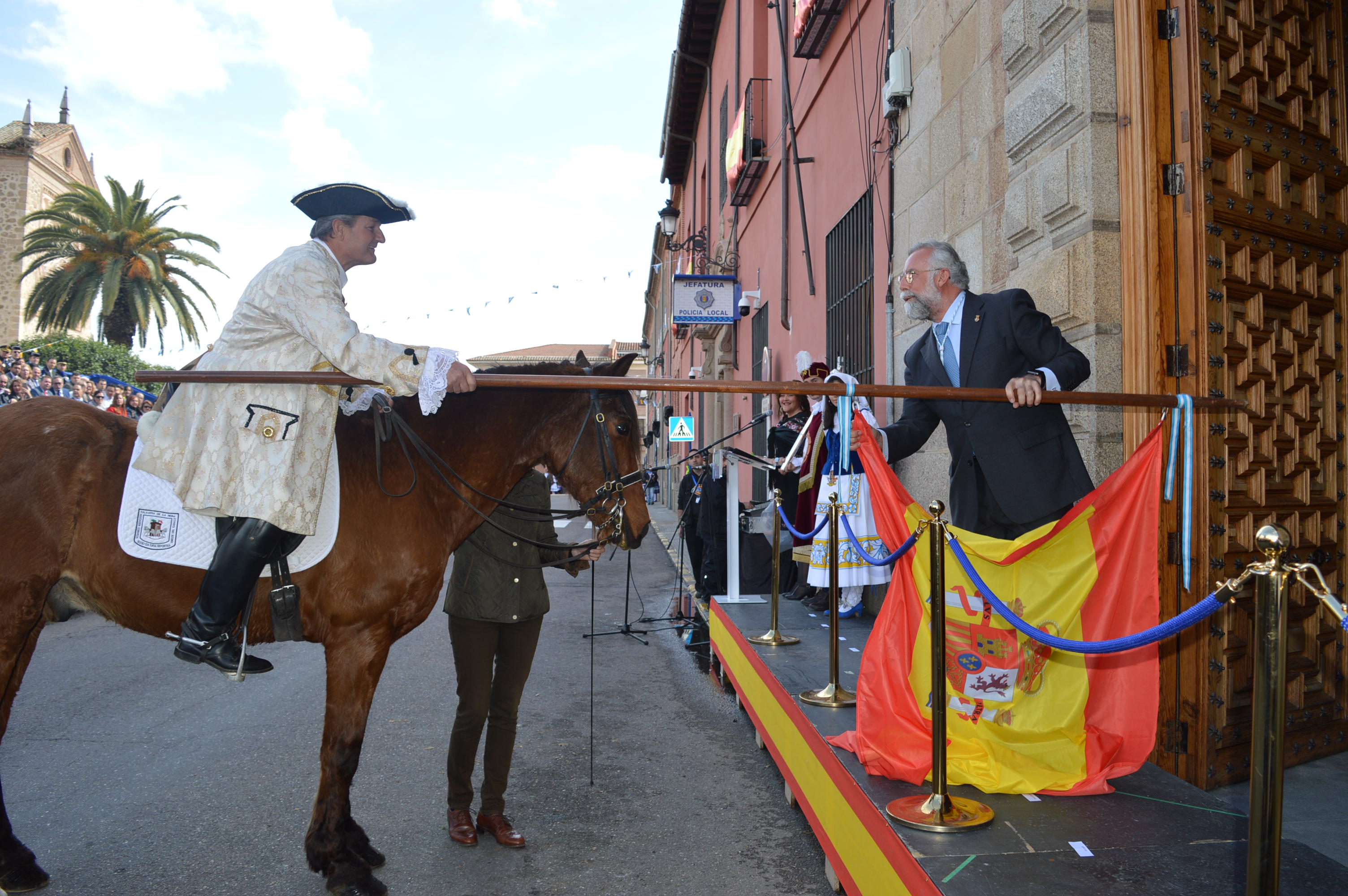 El alcalde, Jaime Ramos, da comienzo al tradicional desfiles