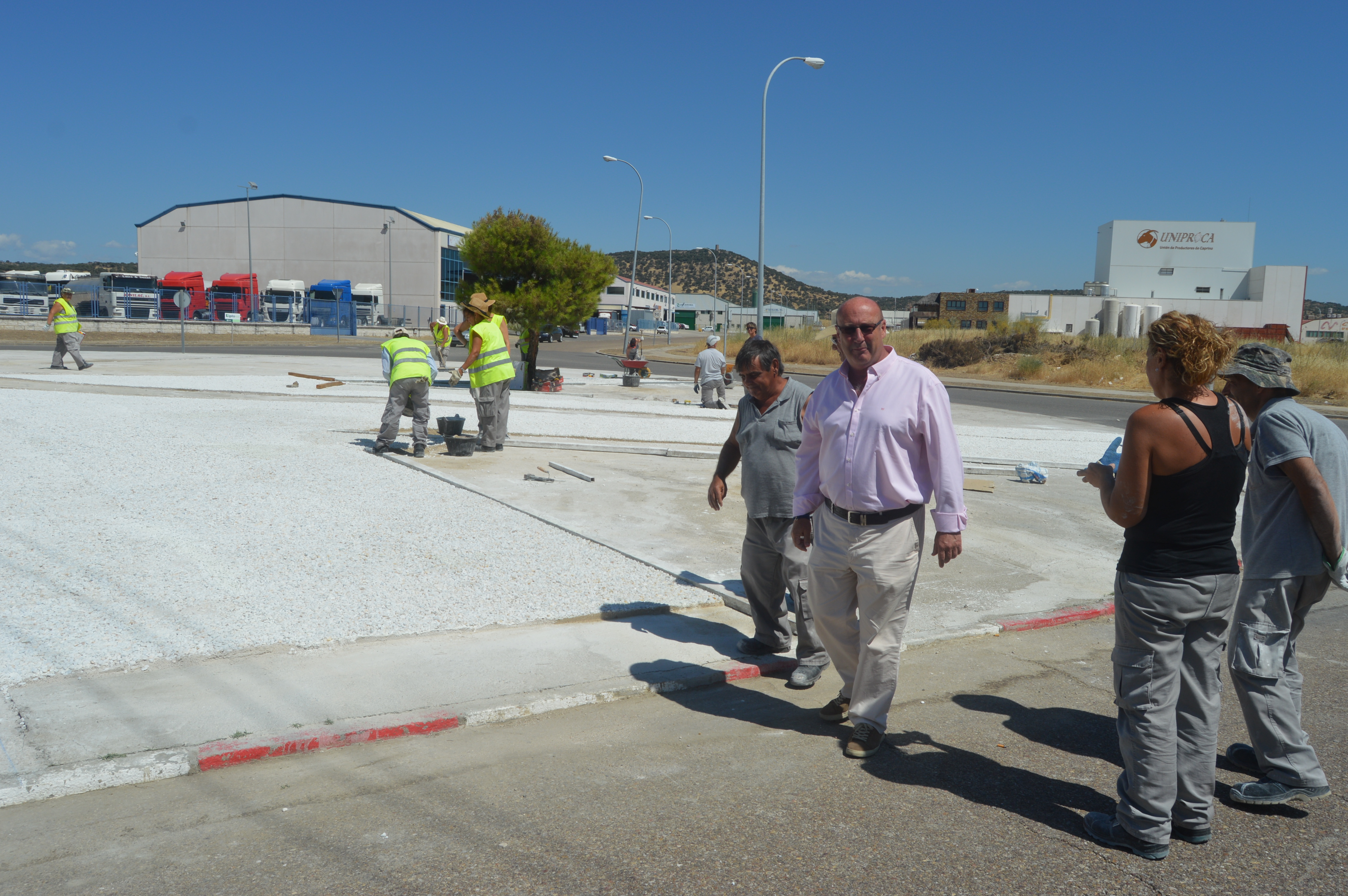 El concejal Arturo Castillo comprueba las obras de mejora realizadas en el polígono de Torrehierro