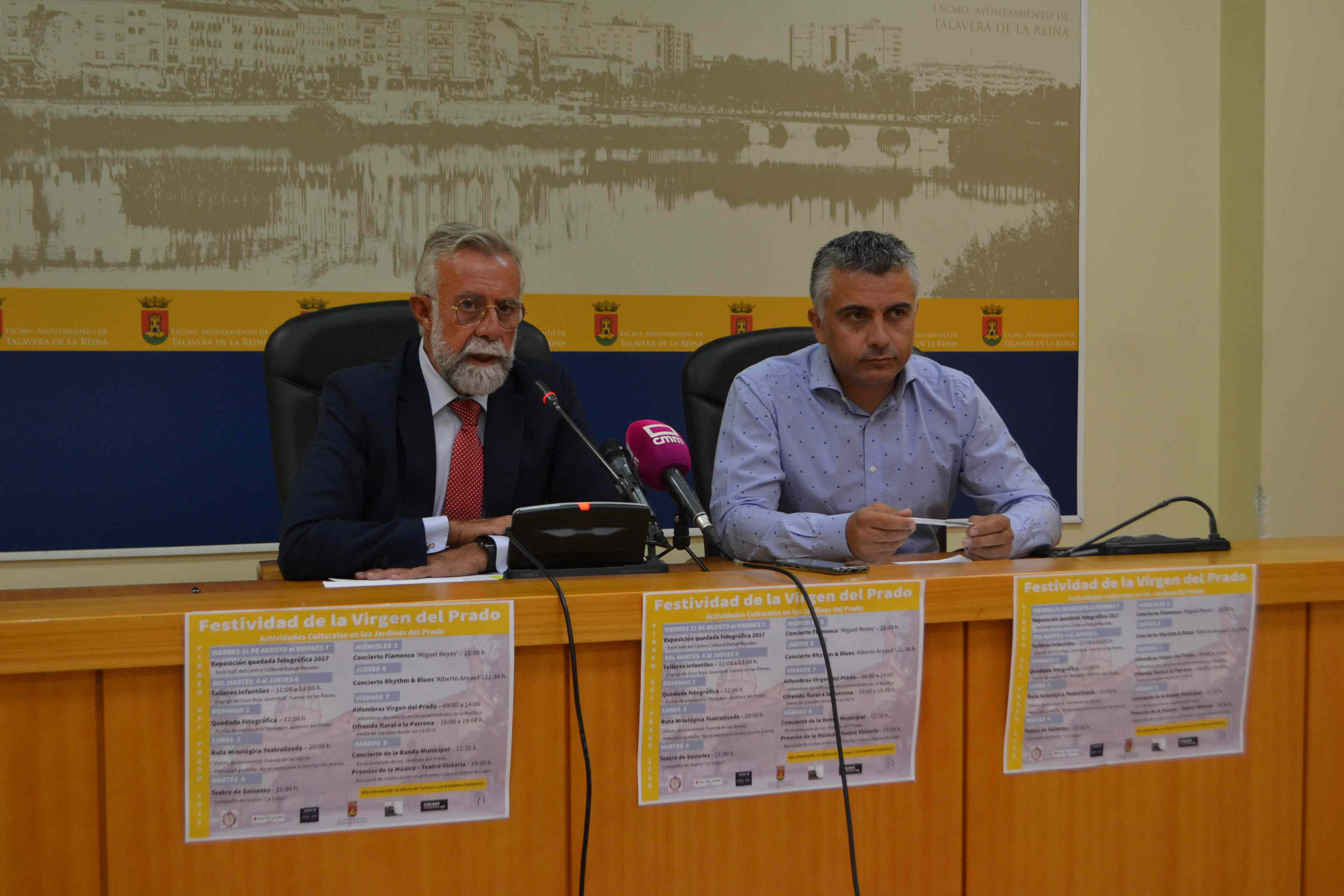 El alcalde, Jaime Ramos y el concejal de Festejos, José Luis Muelas, en rueda de prensa
