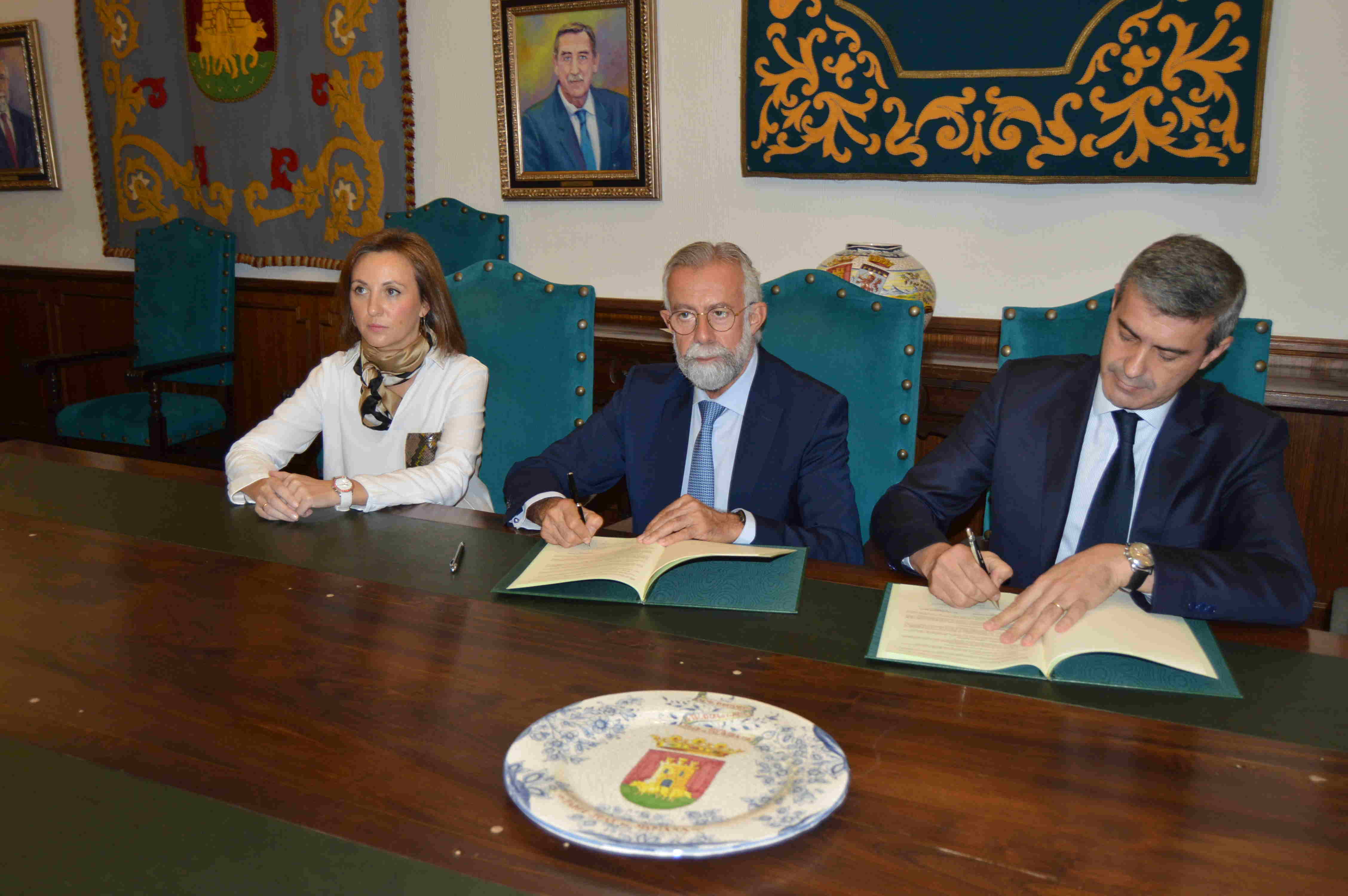 El alcalde, Jaime Ramos, que esta mañana ha firmado con el presidente de la Diputación de Toledo el convenio en materia de conservación y rehabilitación del patrimonio histórico de la ciudad