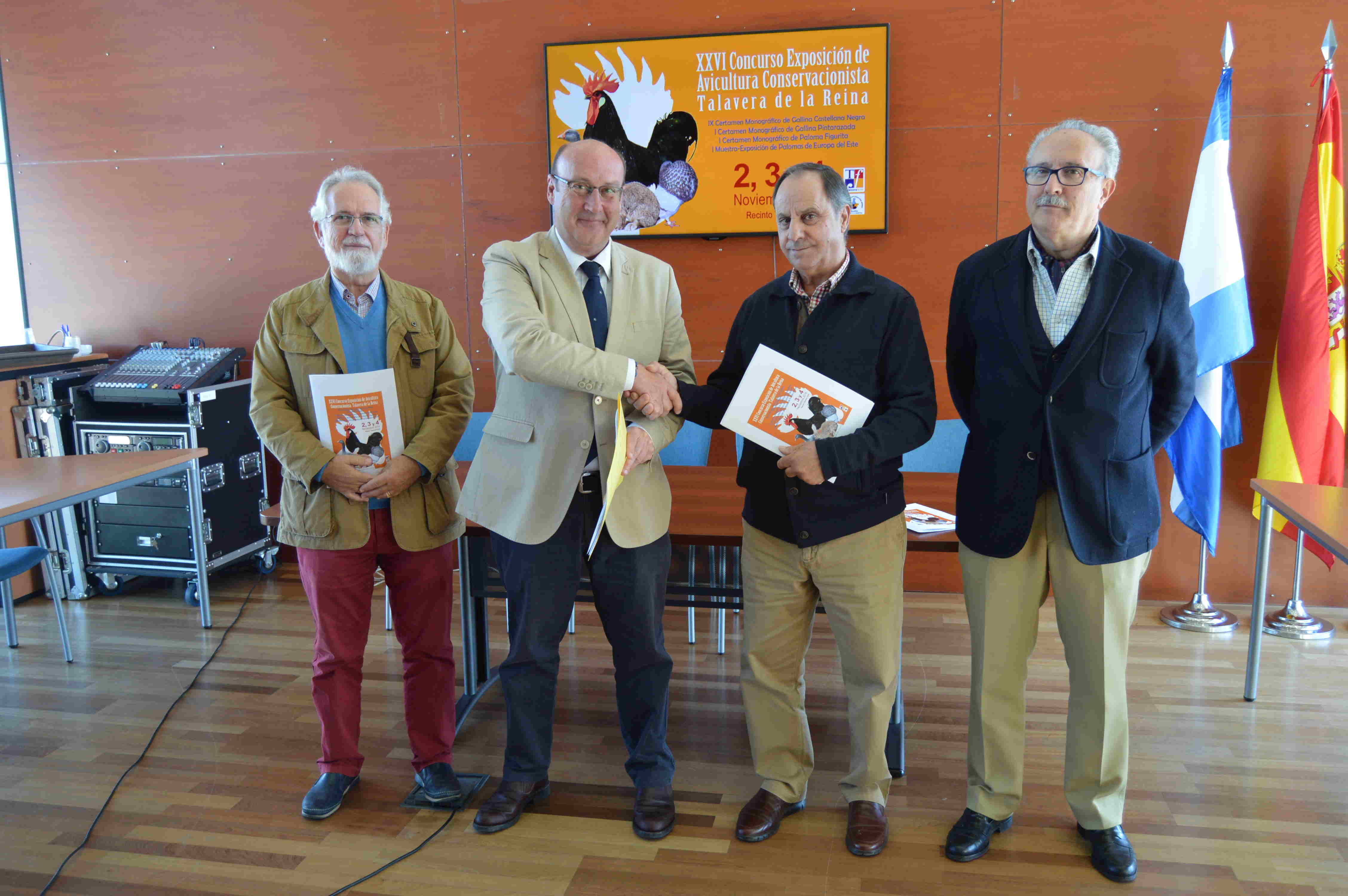 El presidente del Patronato Ferial junto con los representantes de la entidad organizadora y el gerente de Talavera Ferial