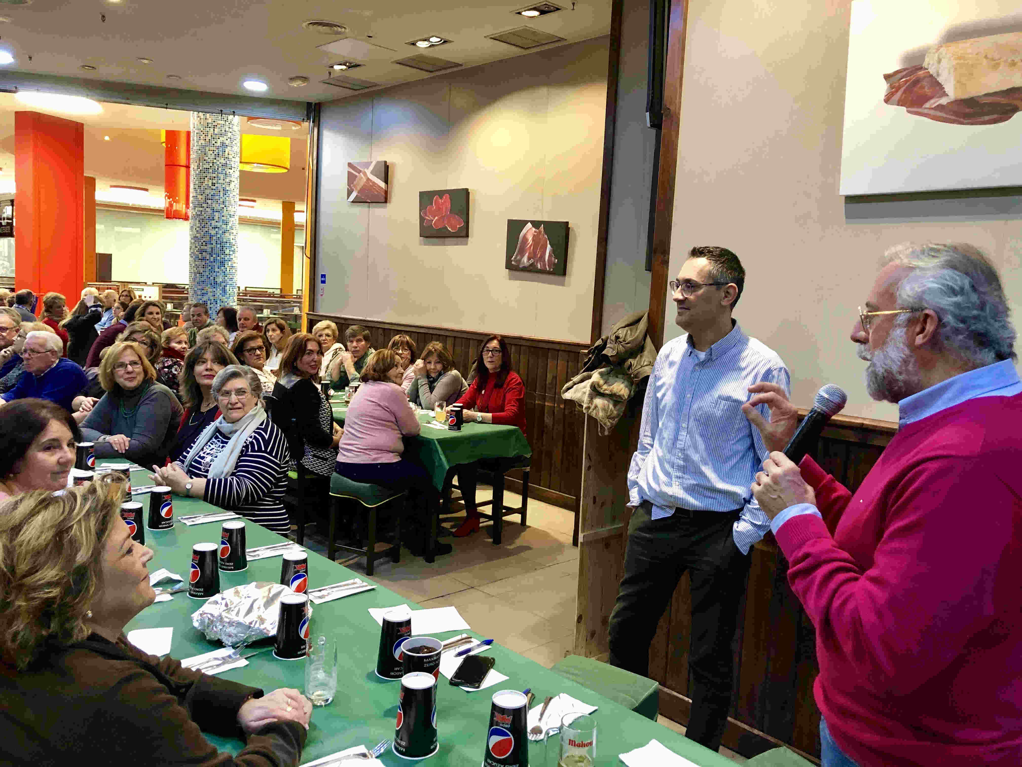 El alcalde, Jaime Ramos, en la comida de convivencia de la asociación de vecinos Fray Hernando
