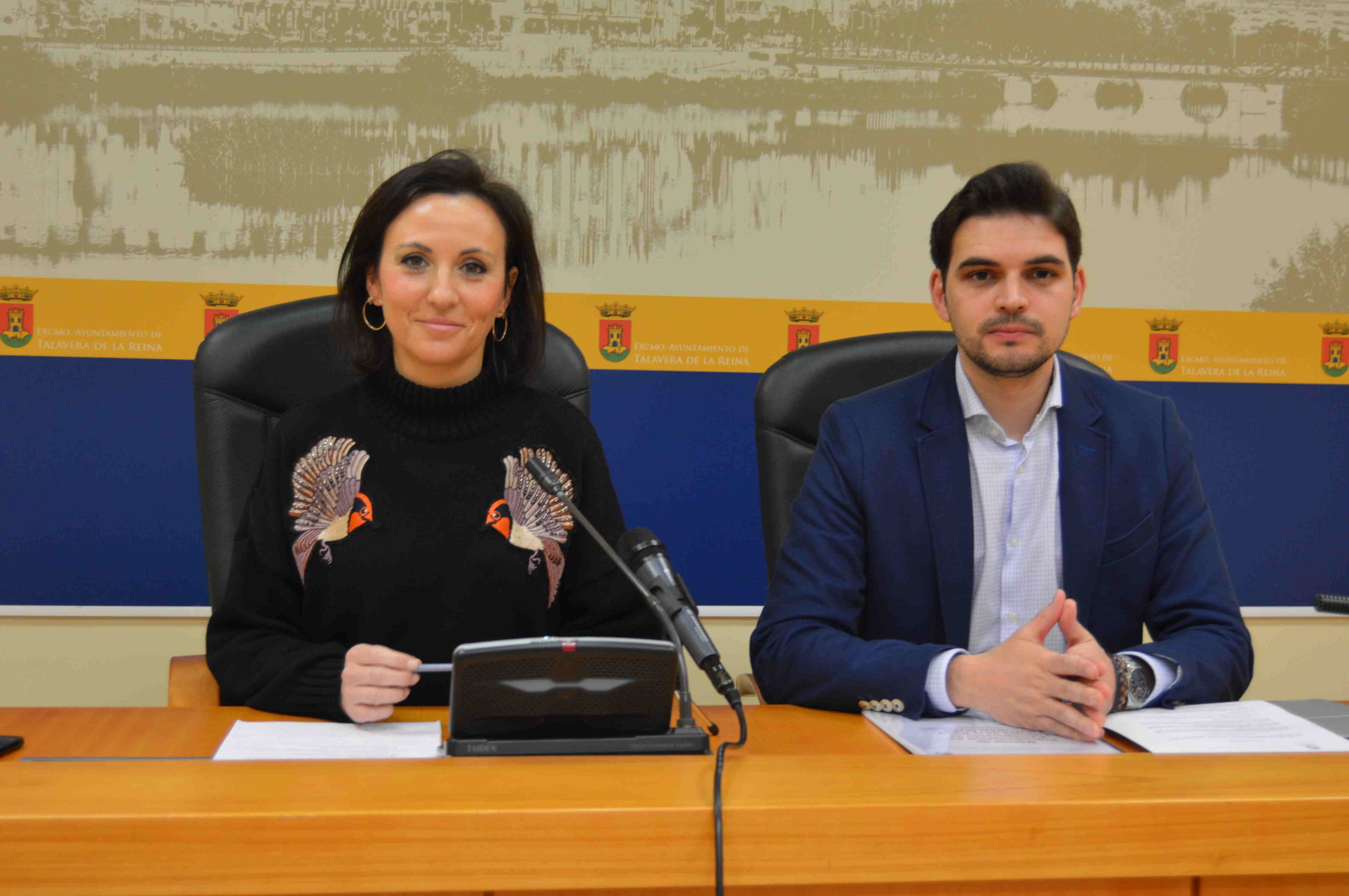 La portavoz del equipo de Gobierno, María Rodríguez y el viceportavoz, Santiago Serrano.