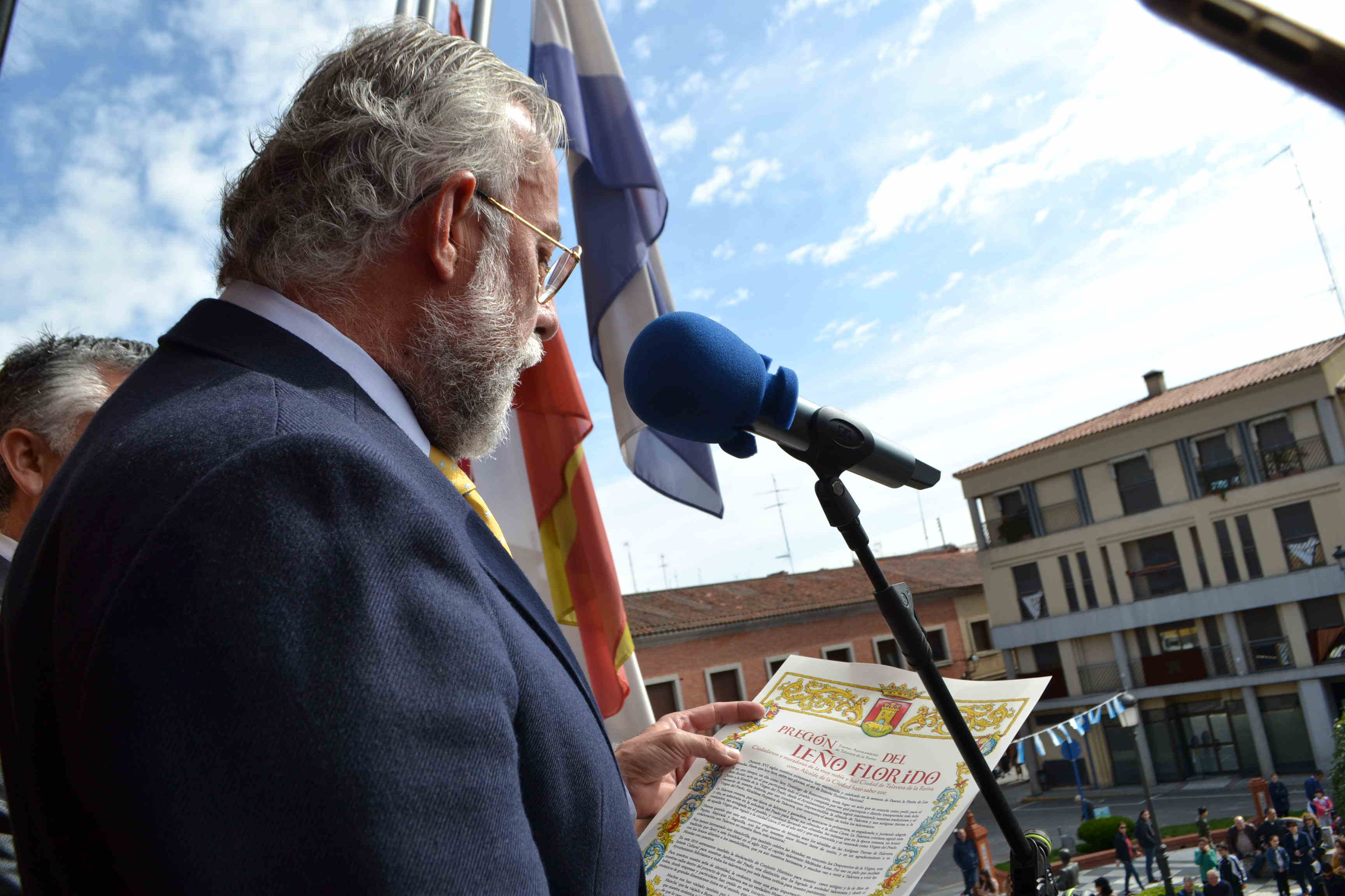 El alcalde, Jaime Ramos, en la lectura del Pregón del Leño Florido.